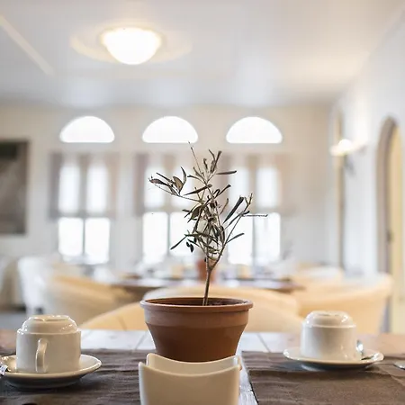 Porto Naxos Hotell 4*